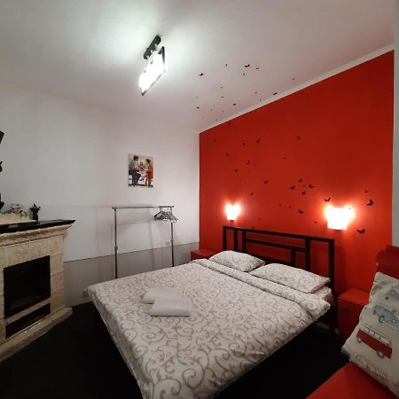 Midnight Cats' Apartment In Rynok Square Світло Є Завжди! Lviv Dış mekan fotoğraf
