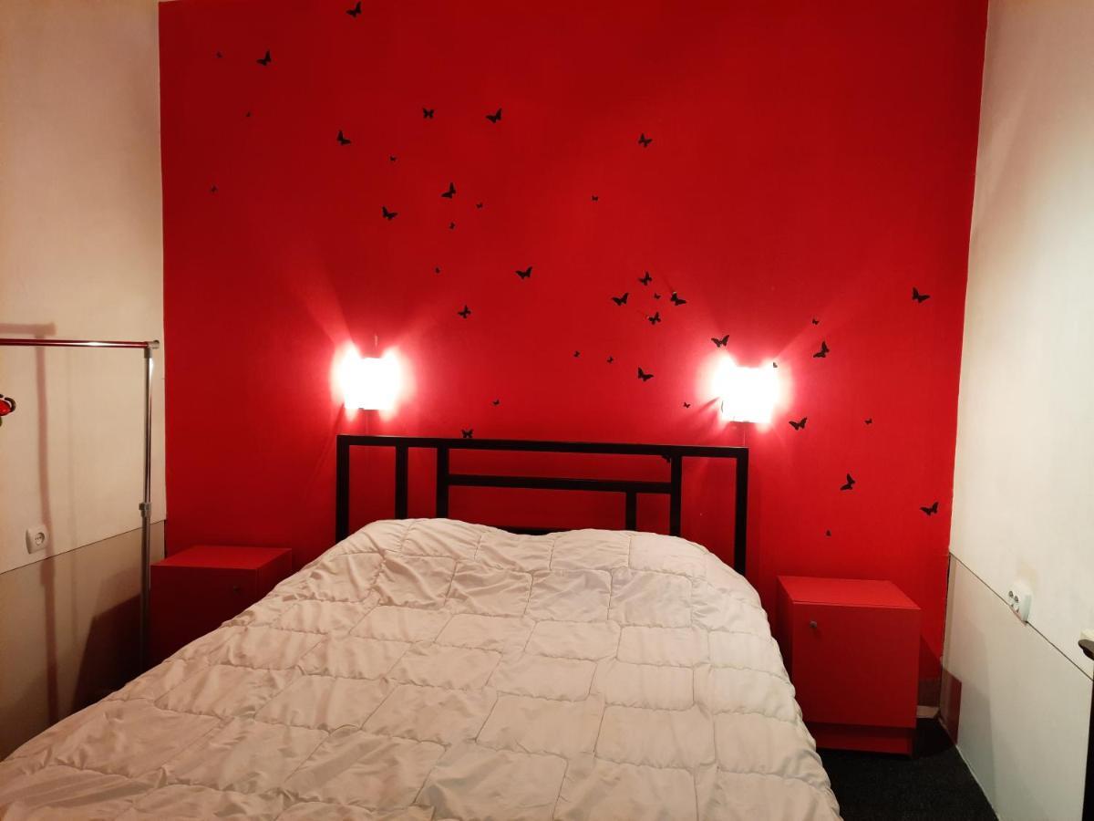 Midnight Cats' Apartment In Rynok Square Світло Є Завжди! Lviv Dış mekan fotoğraf