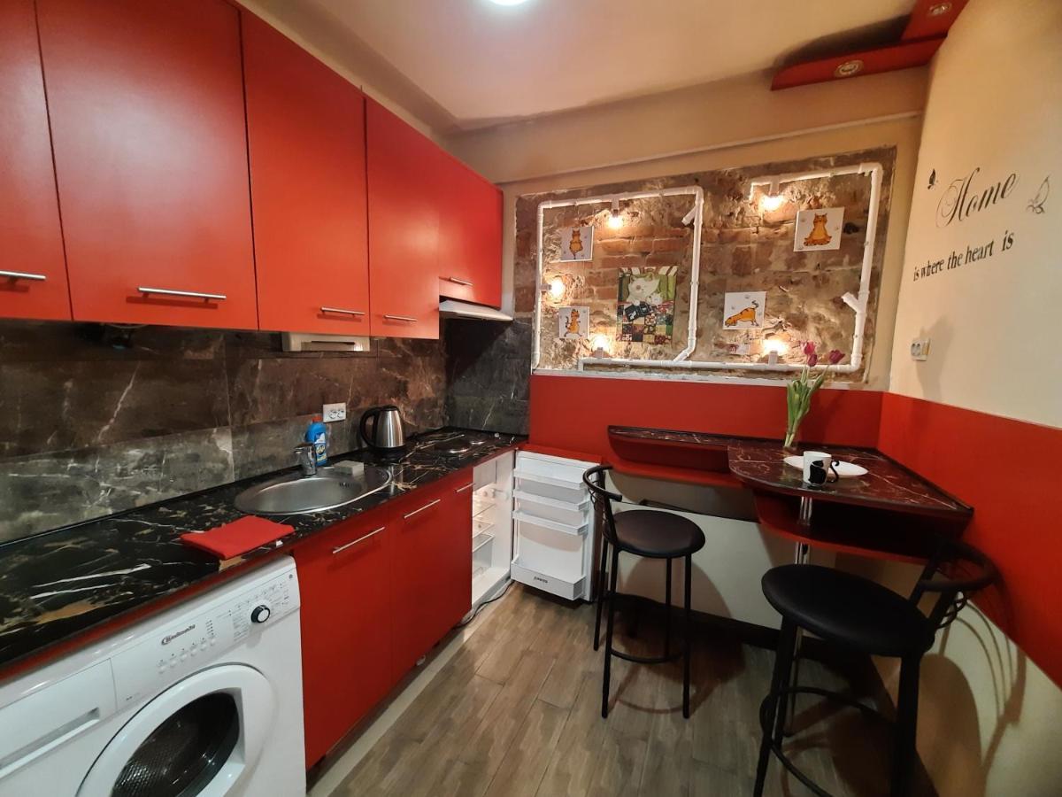 Midnight Cats' Apartment In Rynok Square Світло Є Завжди! Lviv Dış mekan fotoğraf