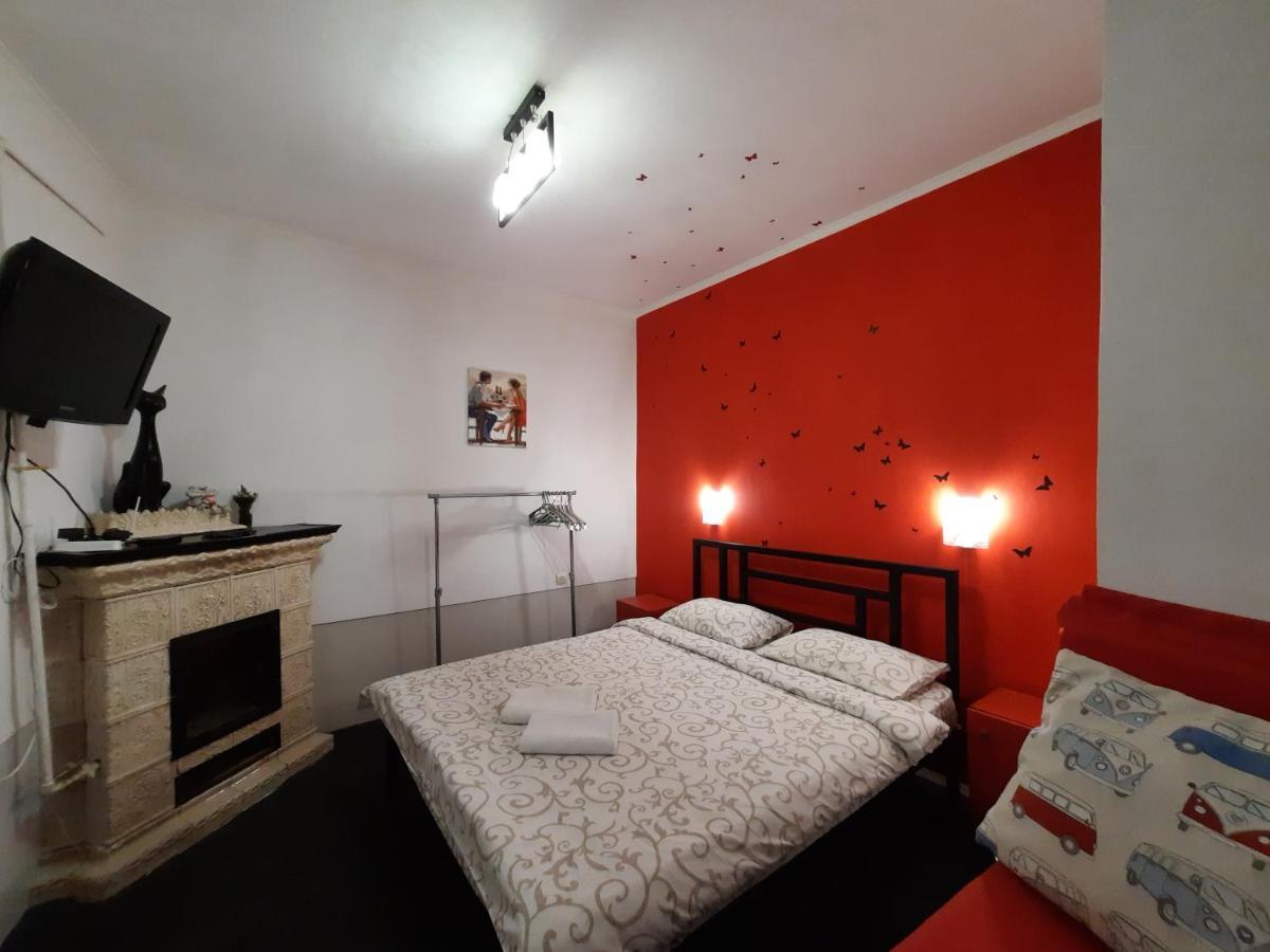 Midnight Cats' Apartment In Rynok Square Світло Є Завжди! Lviv Dış mekan fotoğraf
